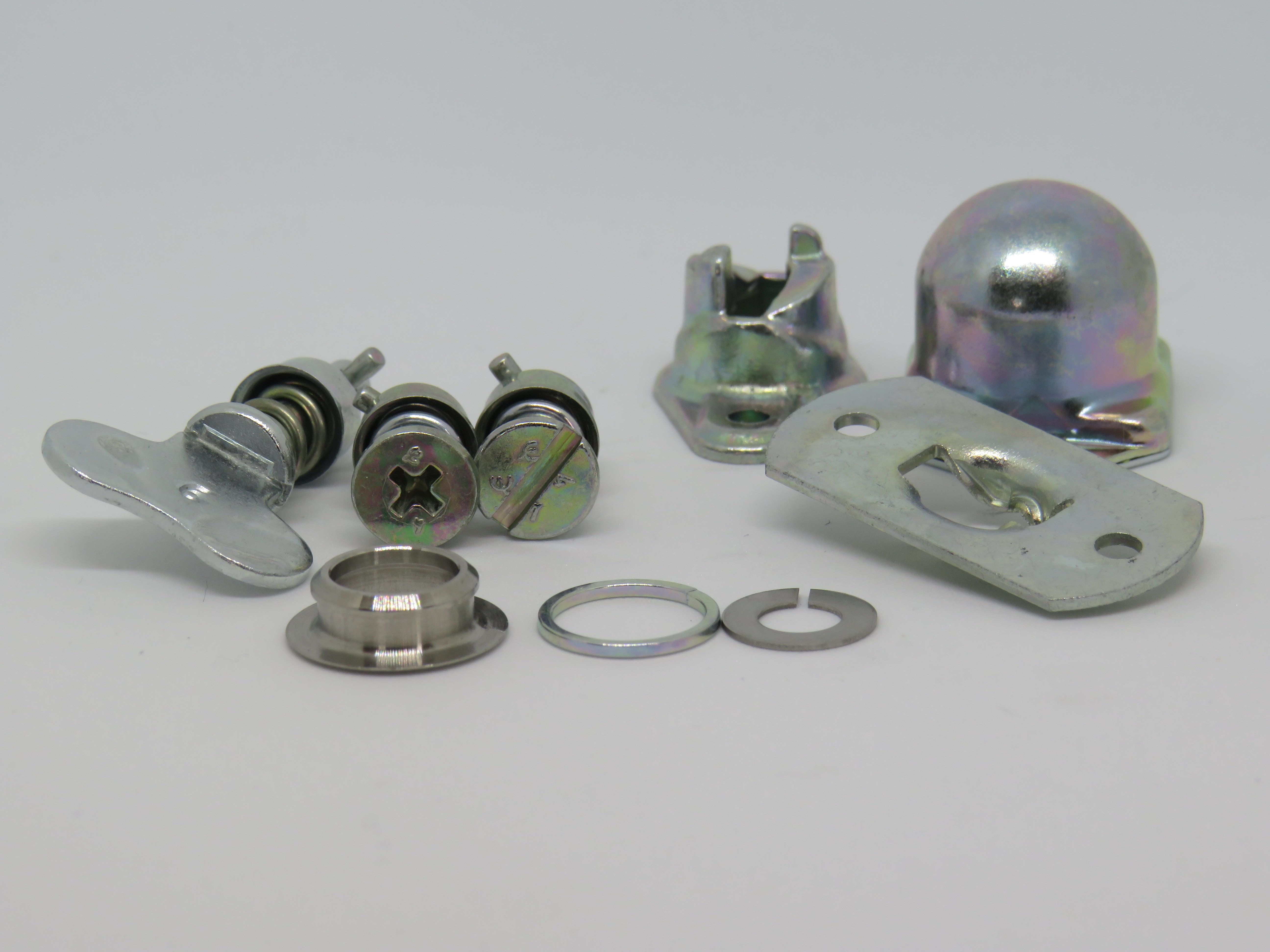 Ojal de servicio pesado retenido